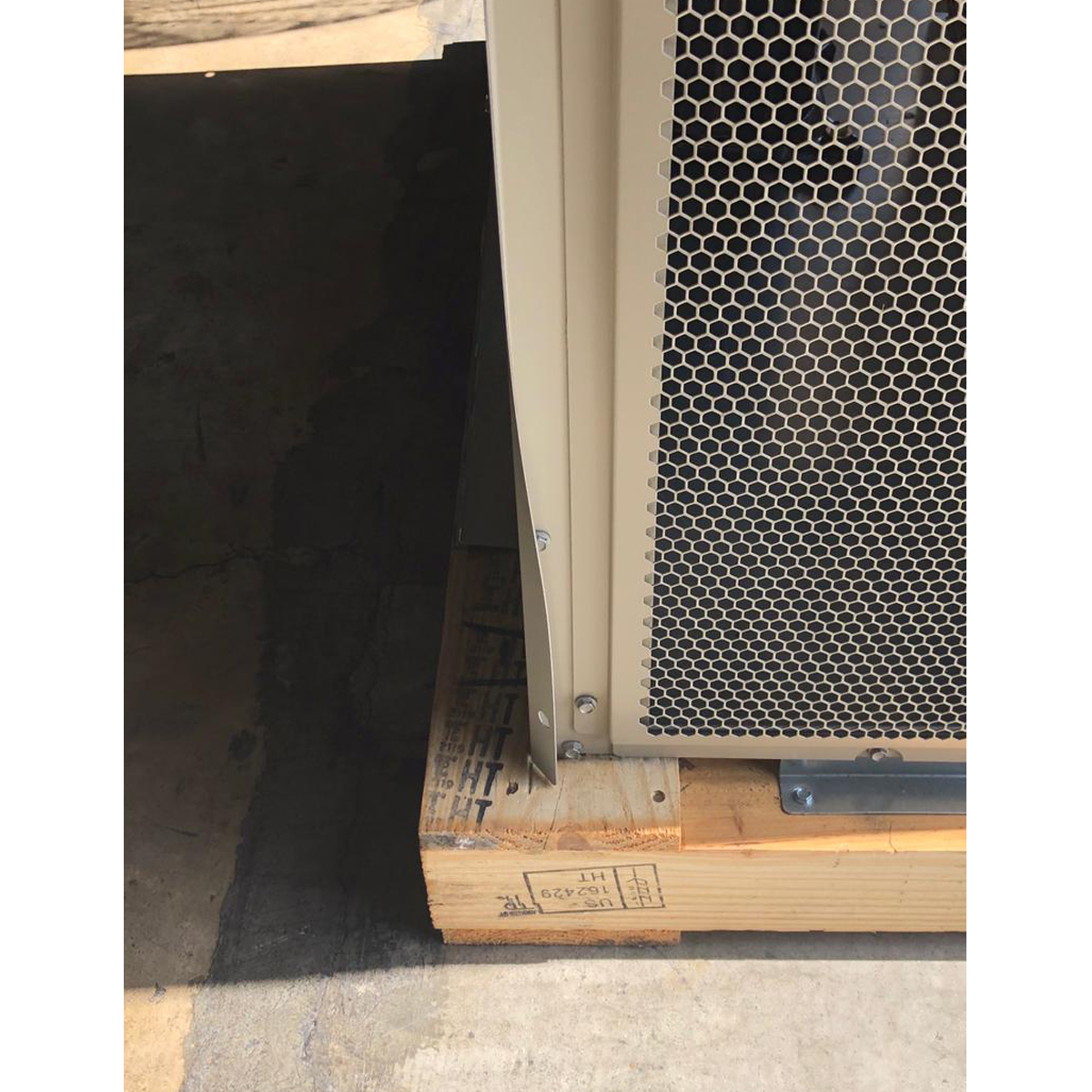 3.5 Ton Bard 11EER 460V Three Phase Wall Hung Air Conditioning Unit 9kW Installed, W42AC-C09XPXXXJ (8008)(T)